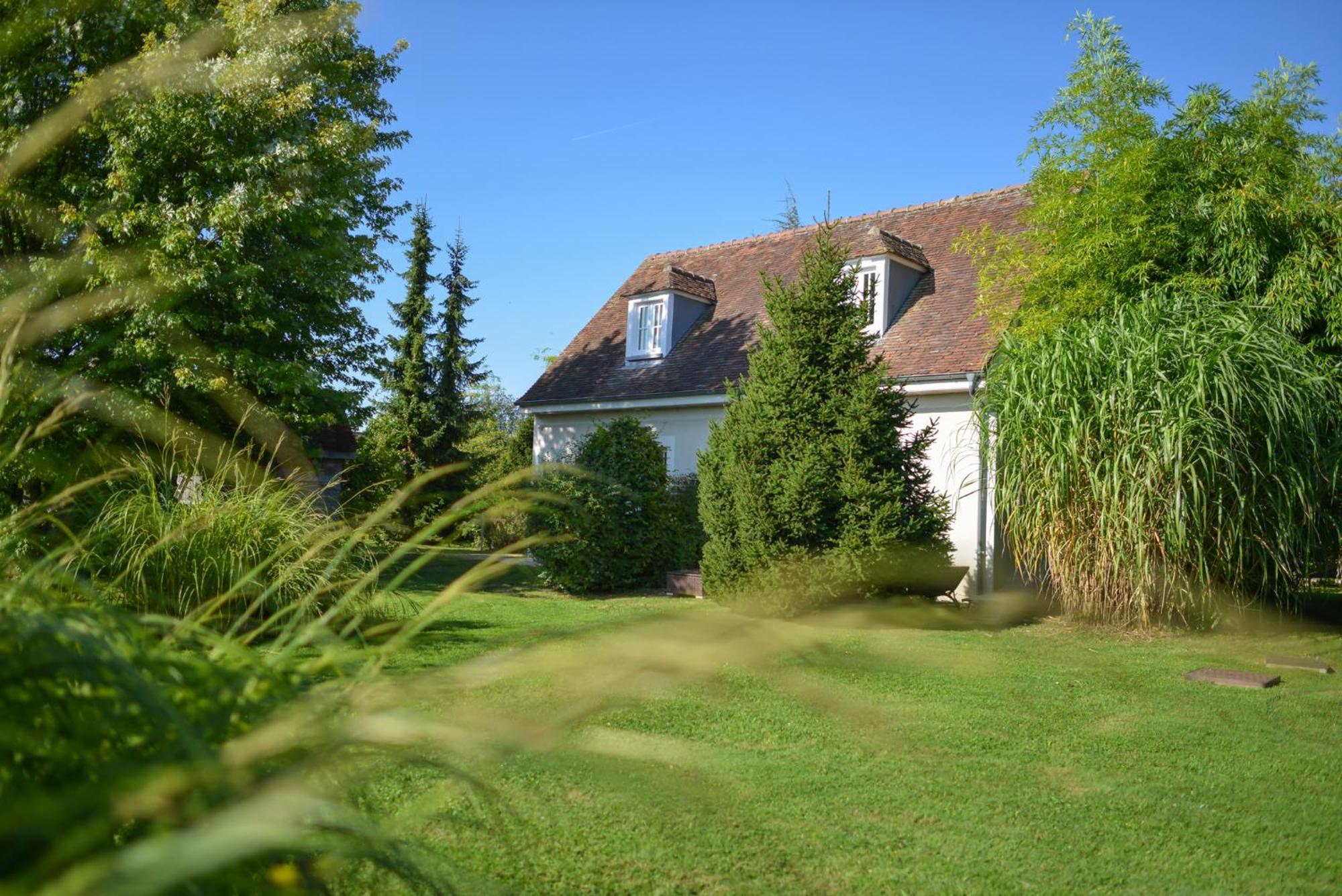 Domaine De Bellevue, The Originals Relais Hotel Neufmoutiers-en-Brie Exterior photo